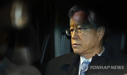 ▲ 이석채 전 KT 회장이 20일 서울중앙지검에서 피의자 신분으로 조사를 받았다.ⓒ연합뉴스