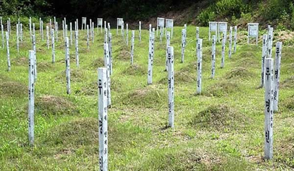 경기 파주시에 있는 적군묘지의 모습. 이 곳에는 6.25전쟁 당시 수습한 북괴군과 중공군 시신이 묻혀있다.