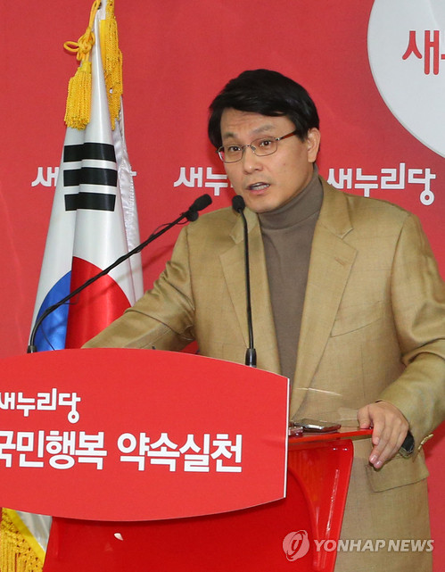 ▲ 윤상현 새누리당 원내수석부대표가 22일 오후 여의도 당사에서 기자간담회를 열고 철도노조파업 공권력 투입에 대해 브리핑하고 있다. ⓒ연합뉴스