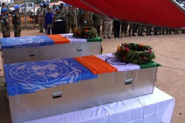 반군의 공격으로 사망한 인도군 소속 3명의 장례식. [사진: 남수단 유엔평화유지군 사령부 홈페이지]