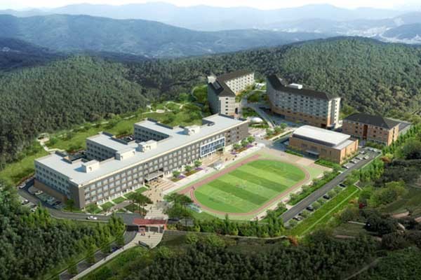 2014년 3월 개교하는 한민고등학교. 김태영 前국방장관이 이 학교 개교에 상당한 노력을 들였다.