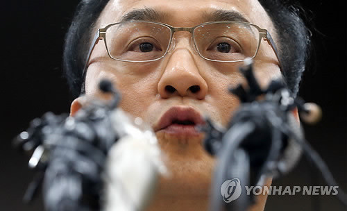 ▲ 장진복 한국철도공사 대변인이 28일 서울 중구 사옥에서 철도파업 업무복귀자 등과 관련해 브리핑하고 있다.  ⓒ 연합뉴스