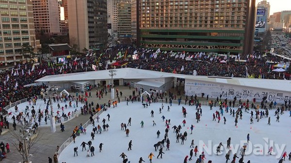 ▲ 철도노조의 불법 파업을 지지하는 민주노총 조합원들이 28일 토요일 서울시청앞광장을 점렴했다ⓒ정상윤