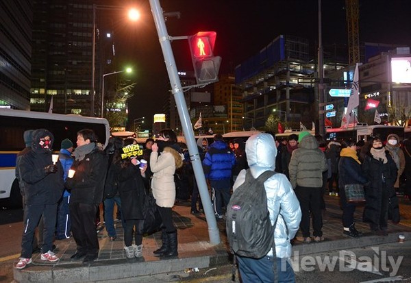 ▲ 휘어진 신호등ⓒ정상윤