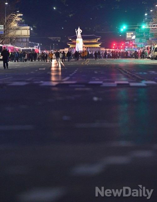 ▲ 거리를 불법으로 점거한 민주노총 조합원들ⓒ정상윤