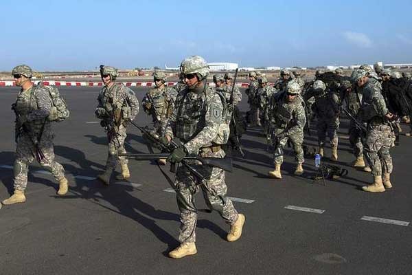▲ 남수단 내전이 격화되자 美외교관을 보호하기 위해 급파되는 美육군 1사단 2연대 소속 긴급대응팀 병력의 모습. [사진: 美육군]