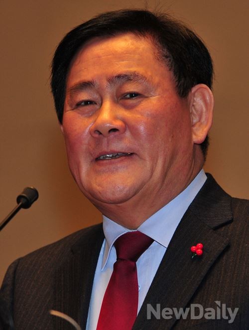 ▲ 새누리당 최경환 원내대표가 30일 오후 국회 예결위회의장에서 열린 의원총회에서 발언하고 있다.ⓒ이종현 기자