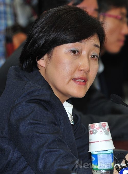 ▲ 지역경제 활성화 법안을 가로막아 논란을 일으킨 민주당 소속 박영선 법사위원장. ⓒ이종현 기자
