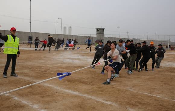 ▲ 한화건설이 이라크 비스마야 신도시 건설사업 근로자 위로를 위해 신년체육대회를 개최했다.ⓒ한화건설