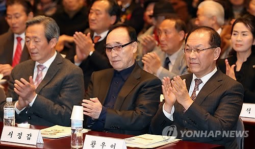 ▲ 6일 오전 한국 프레스선터 국제회의장을 찾은 황우여 새누리당 대표(오른쪽)ⓒ연합뉴스