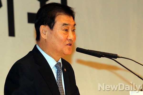 ▲ 6일 오전 강창희 국회의장이 중소기업인 신년인사회에서 축사를 하고 있다.(국회대변인실 제공)