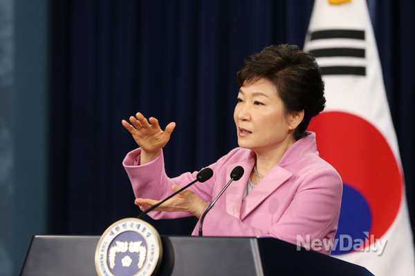 ▲ "통일은 대박이다"는 박근혜 대통령의 말이 화제다. 햇볕논리를 가장 단순명료한 카피로 박살내버렸다.ⓒ