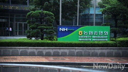 ▲ 이명박 전 대통령이 농협을 통해 [상금세탁]을 했다는 논란이 인터넷을 뒤흔들고 있다. ⓒ 뉴데일리 DB