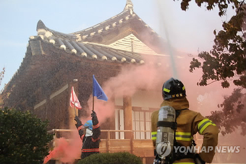 ▲ 작년 10월 진행된 하회마을 소방훈련 모습.ⓒ연합뉴스