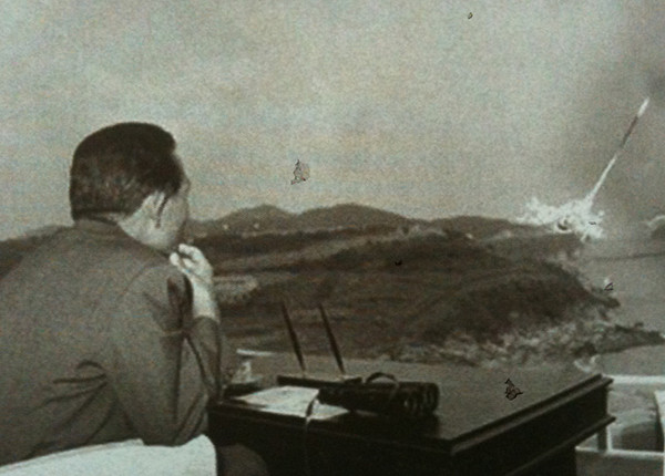 ▲ 한국 역사상 최초 국산 미사일 발사 시험을 참관하는 박정희ⓒ