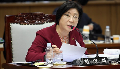 ▲ 현영희 무소속 의원이 지난해 10월 14일 정부서울청사에서 열린 국회 교육문화체육관광위원회 교육부에 대한 국정감사에서 질의하고 있다.ⓒ연합뉴스