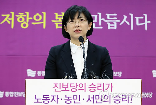 ▲ ▲ 이정희 통합진보당 대표가 16일 국회 의원회관에서 신년 기자회견하고 있다.