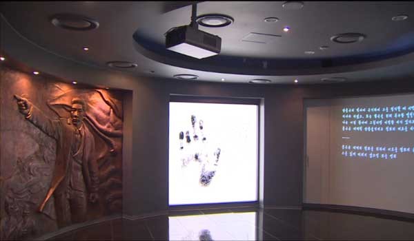 ▲ 중국 하얼빈역에 문을 연 안중근 의사 기념관 내부 모습.