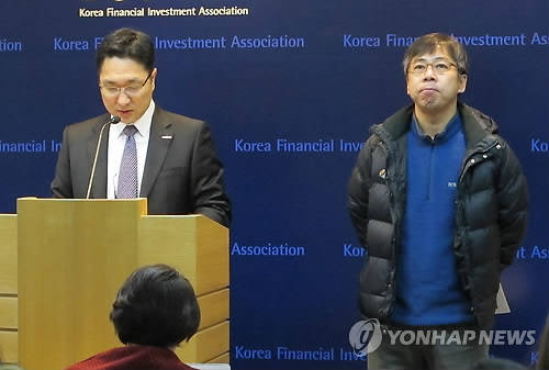 ▲ 금융계 최장기 파업 사태를 끝낸 골든브릿지투자증권의 문구상 대표(왼쪽)와 김호열 노조위원장이 노사 합의내용을 발표하고 있다. ⓒ연합뉴스