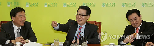 ▲ 좌측부터 민주당 박기춘 의원, 박지원 의원, 전병헌 의원. ⓒ연합뉴스