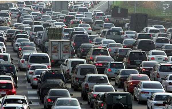 ▲ 설 귀성길 꽉 막힌 고솓도로. 이런 곳에서 응급환자가 생기면 구조하기가 어렵다. [사진: 경찰 사이트 '폴인러브' 참고사진]