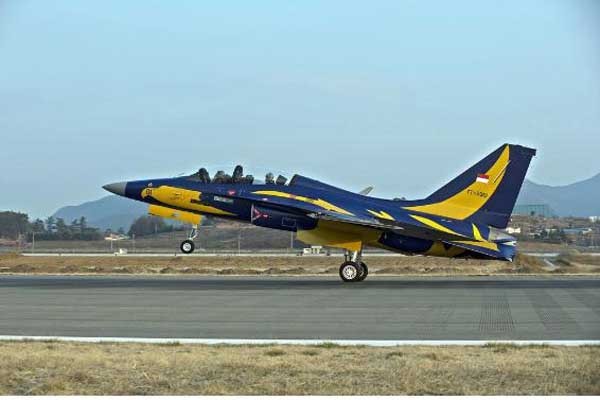 ▲ 우리나라는 2013년 이라크에 T-50IQ를 판매하는 계약 등을 합쳐 30억 달러 이상의 무기수출 실적을 올렸다. 사진은 인도네시아에 수출한 T-50.