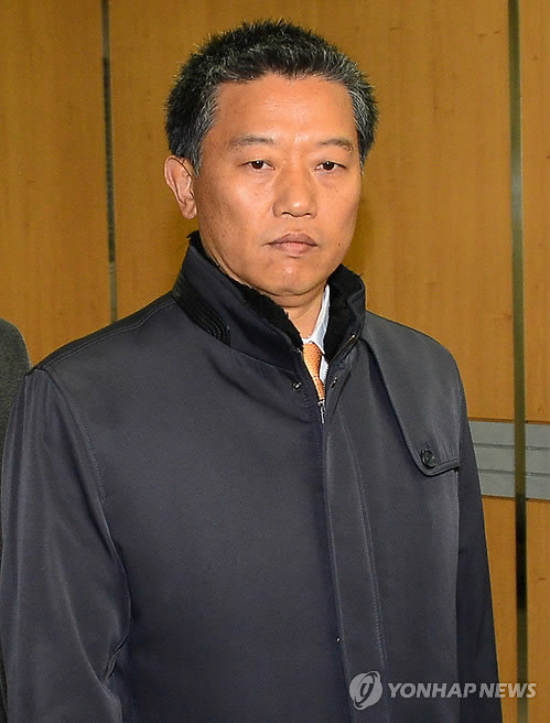 ▲ 국회 본회의장에서 최루탄을 터뜨린 혐의로 기소된 김선동 통합진보당 의원이 27일 오후 서울 서초구 서울고등법원에서 열린 항소심 선고공판에 출석하고 있다.   ⓒ 연합뉴스