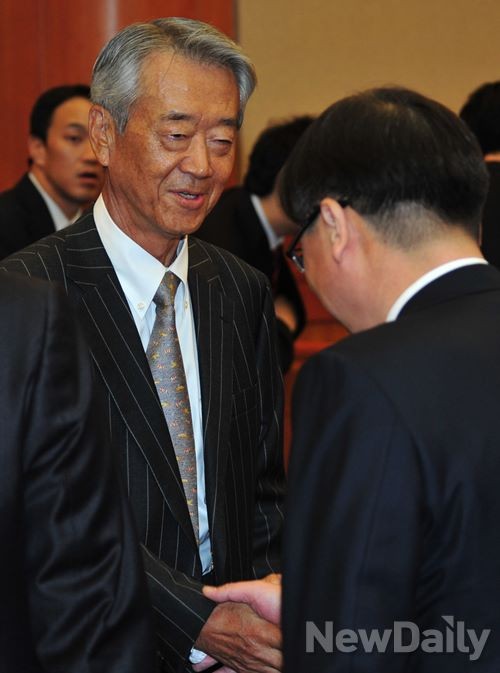 ▲ 28일 오후 통합진보당에 대한 위헌정당 해산심판 첫 심리에 정부측 대리인으로 참석한 권성 전 헌법재판관.ⓒ 뉴데일리 이종현 기자