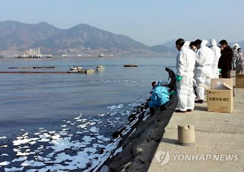 ▲ 31일 오전 여수앞바다에 기름이 유출됐다.ⓒ여수해경