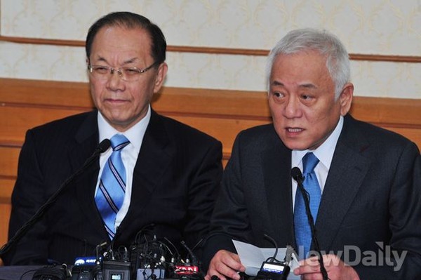 ▲ [정국 정상화를 위한 여야 4자회담]에서 새누리당 황우여 대표와 민주당 김한길 대표가 모두발언을 하고 있다. ⓒ이종현 기자