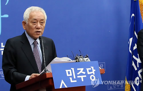 ▲ 김한길 민주당 대표가 3일 국회에서 가진 기자회견에서 '국회의원 특권방지법'(가칭 의원특권 내려놓기법) 제정과 '국회 윤리감독위원회' 설치를 공식 제안하고 있다.ⓒ연합뉴스