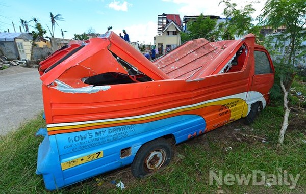 ▲ 길가에 부서진 차들이 아무렇게나 버려져있다  ⓒ뉴데일리 정상윤