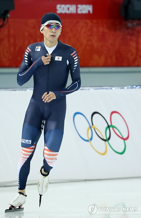 ▲ 남자 스피드스케이팅 이승훈이 제22회 러시아 소치 동계올림픽 개막일인 7일(현지시간) 오전 러시아 소치 해안 클러스터 아들레르 아레나 스케이팅장에서 훈련을 하던 중 숨고르기를 하고 있다-연합뉴스