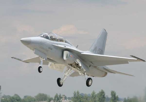 ▲ 한국우주항공산업이 만든 FA-50 경공격기. 당초 노후화된 F-5를 대체하기 위해 고급훈련기 T-50을 개량한 것이다.