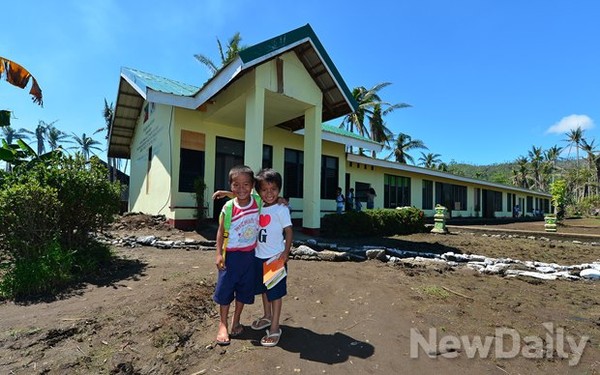 ▲ 완공된 오퐁초등학교. 아이들은 밝은 표정으로 학교에 다니고 있다 ⓒ 뉴데일리 정상윤