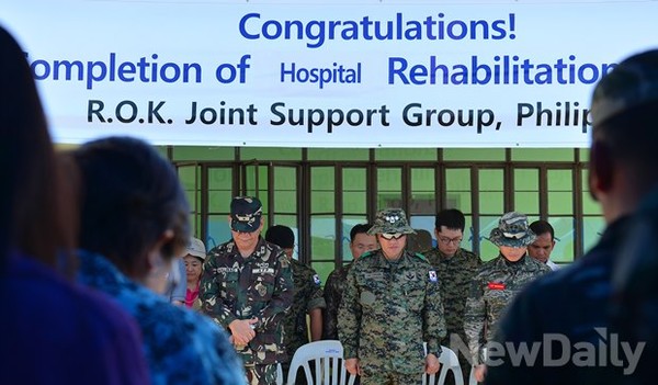 ▲ 레이테주립병원 완공식에 참석한 한국-필리핀 대표  ⓒ 뉴데일리 정상윤