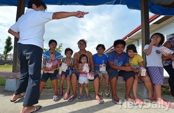 ▲ 한국에서 가져온 팝콘기계로 팝콘을 나눠주는데 인기가 좋다 ⓒ 뉴데일리 정상윤