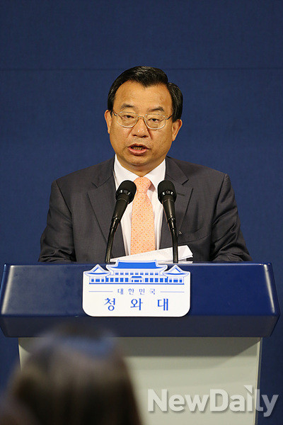 ▲ 브리핑 중인 이정현 청와대 홍보수석. ⓒ자료 사진