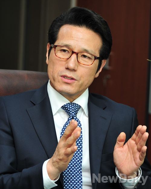 ▲ 6.4 경기지사 선거에 출마한 새누리당 정병국 의원이 뉴데일리와 인터뷰를 갖고 있다. ⓒ이종현 기자