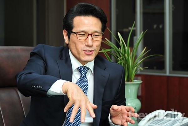 ▲ 6.4 경기지사 선거에 출마한 새누리당 정병국 의원이 뉴데일리와 인터뷰를 갖고 있다. ⓒ이종현 기자