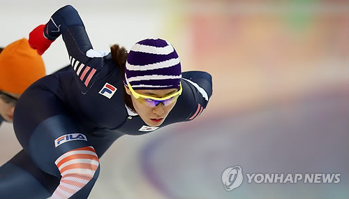 ▲ ⓒ이상화가 10일오전(현지시간) 러시아 소치 동계올림픽 여자 500m 경기를 앞두고 훈련을 하고 있다.