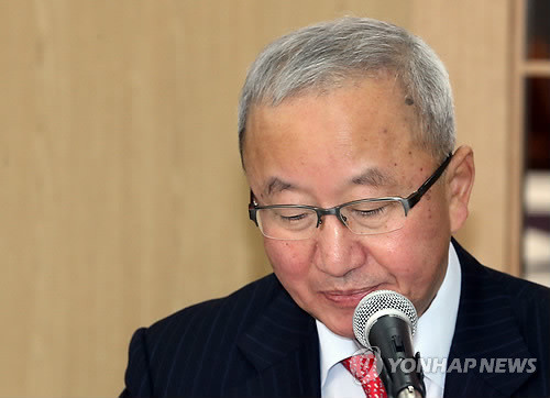 ▲ 고개 숙인 현오석 부총리 겸 기획재정부 장관. ⓒ연합뉴스