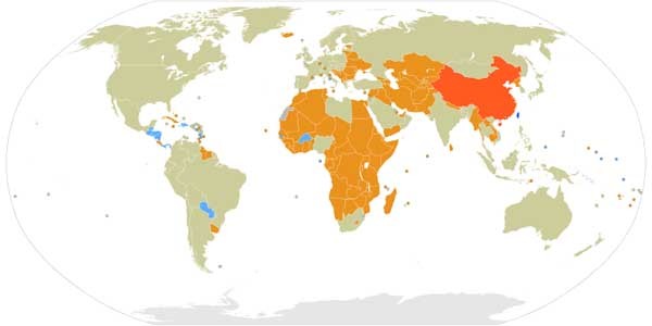 ▲ '원 차이나 정책'의 결과를 나타낸 지도. 주황색은 중공만을 유일한 중국으로 인정한 나라, 옅은 회색은 중공을 공식국가로 인정하고 대만과 비공식 수교를 맺은 국가. 푸른색은 대만을 유일한 중국으로 인정하는 국가다. '원 코리아 정책'을 펼치면 이것보다 더 큰 결과를 얻을 수 있으리라는 게 한미 정계의 예상이다. [사진: 위키피디아]