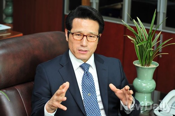 ▲ 6.4 경기도지사 선거에 출마한 새누리당 정병국 의원이 뉴데일리와 인터뷰를 갖고 있다. ⓒ이종현 기자