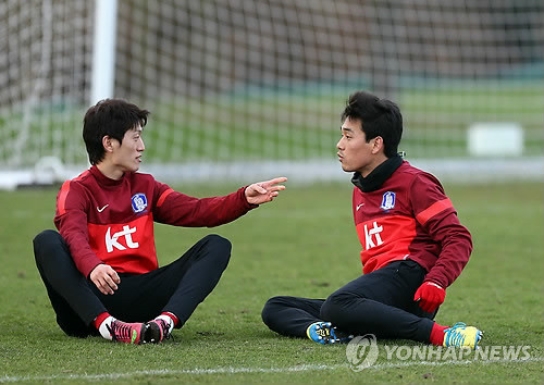 ▲ 이청용과 박주영(오른쪽)선수ⓒ연합뉴스