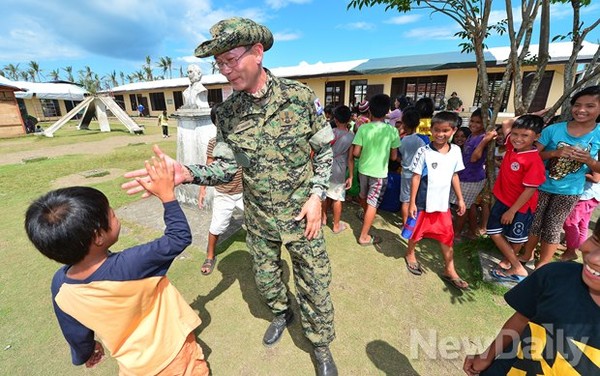 ▲ 아이들은 식사를 마치면 운동장으로 나와 아라우부대원들과 같이 시간을 갖는다 ⓒ뉴데일리 정상윤