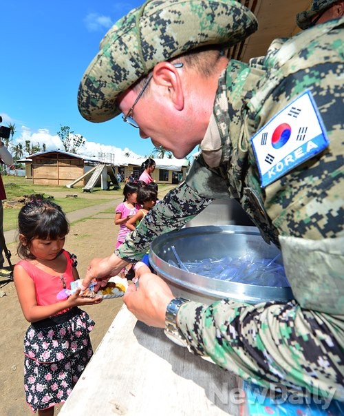 ▲ 무료급식하는 아라우부대 ⓒ뉴데일리 정상윤