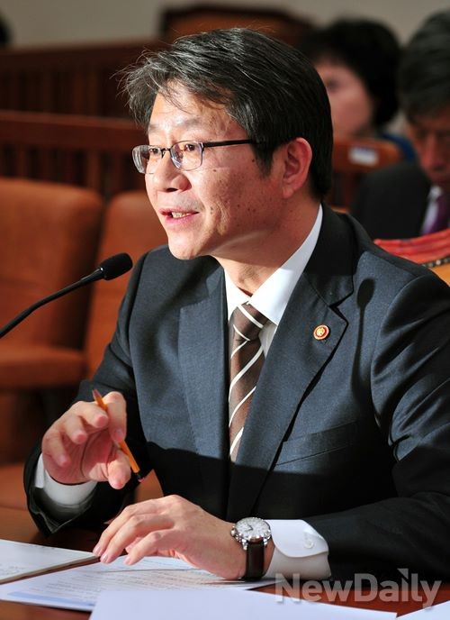 ▲ 류길재 통일부 장관도 2차 남북 고위급 접촉 상황을 살피기 위해 외부일정을 취소했다.