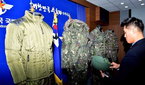 ▲ 맨 왼쪽에 보이는 것이 신형 방상내피다. '미래형 깔깔이'라 할 수 있다.