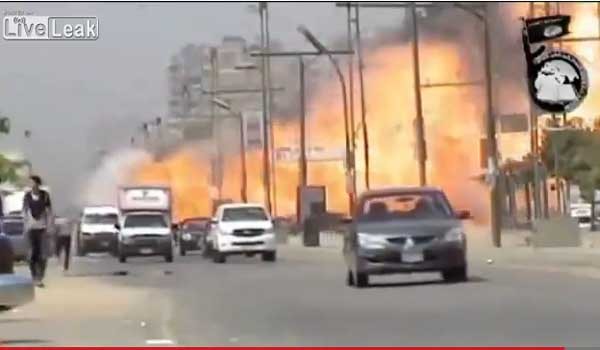 ▲ 2013년 9월 이집트 내무장관을 향해 차량 폭탄테러를 가하는 모습을 영상으로 찍어 올린 안사르 바이트 알 마크니스.